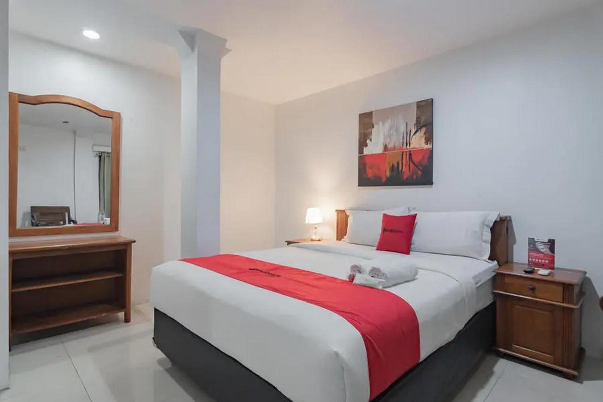 Reddoorz At Arwiga Hotel Near Rs Hasan Sadikin Bandung Exterior photo