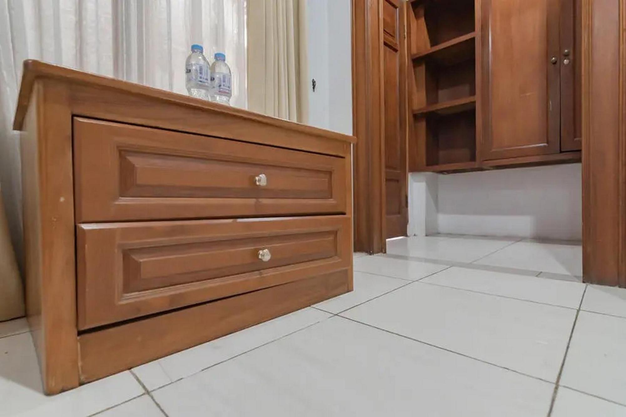 Reddoorz At Arwiga Hotel Near Rs Hasan Sadikin Bandung Exterior photo